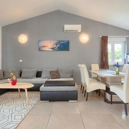 Goldi By Interhome *