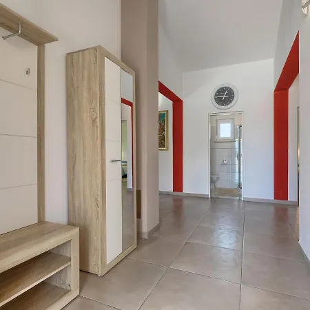 Goldi By Interhome
