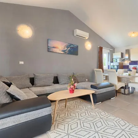 Holiday home Goldi - Voj512 By Interhome Mednjan