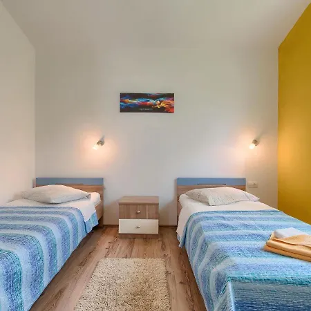 Goldi By Interhome * Mednjan